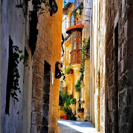 Sunset Modern Near The *