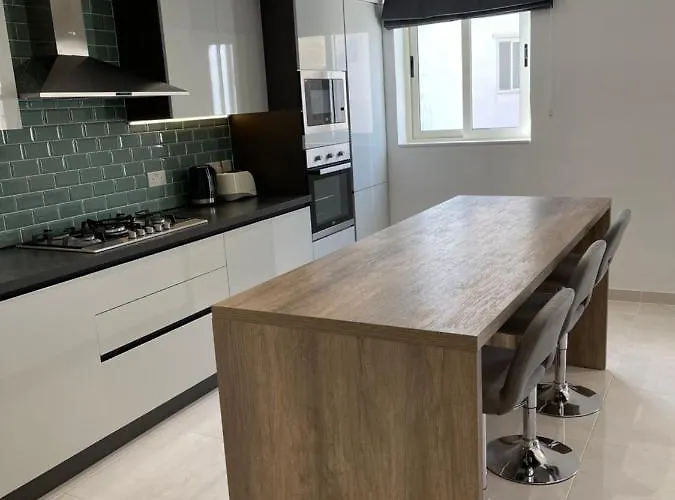 Sunset Modern Near The شقة